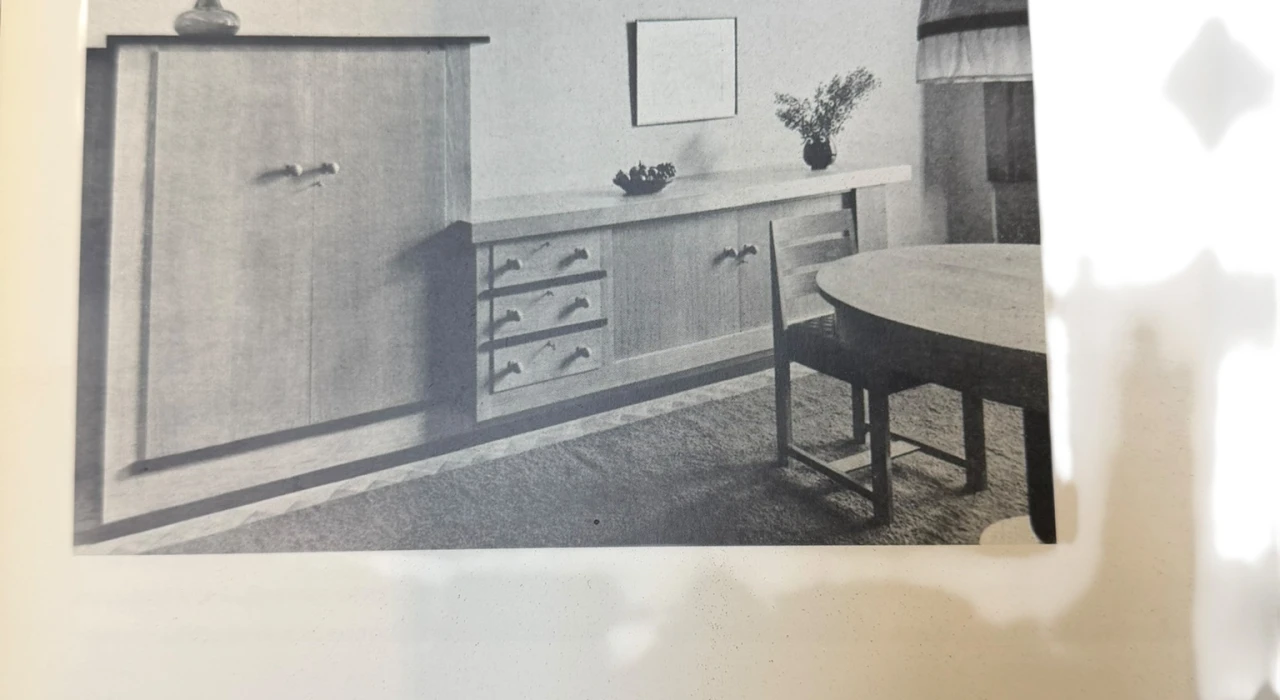 Art Deco Modernist Round Extendable Dining Room Table by Hendrik Wouda, 1931